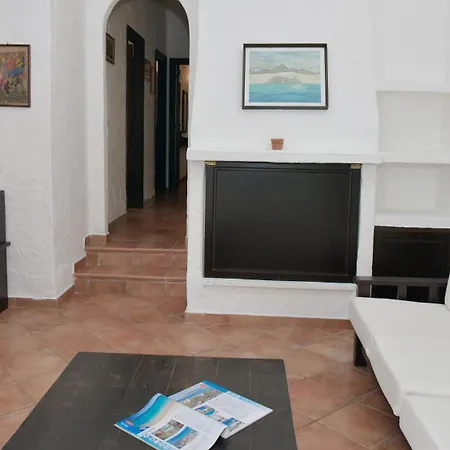 Welcomely - Adele Apartment